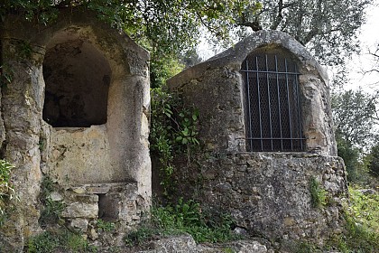 Anciens puits d'irrigation sur le Mont Vinaigrier