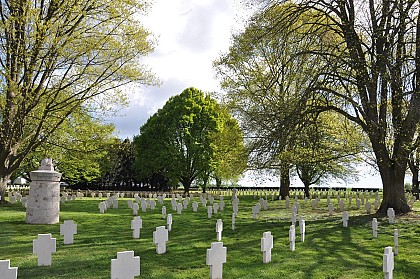 Cambrai East Military Cemetery et Cimetière Militaire Allemand de la Route de Solesmes