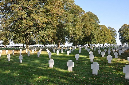 Le Cateau Military Cemetery et Nécropole Militaire Allemande